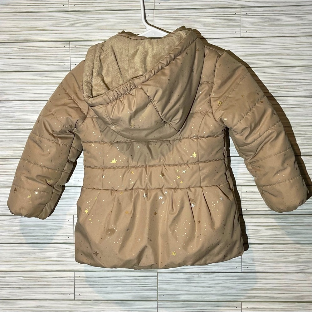 Girls-kids OshKosh B’gosh puffer/ M (5-6)/ A tan gold color with glittery stars.